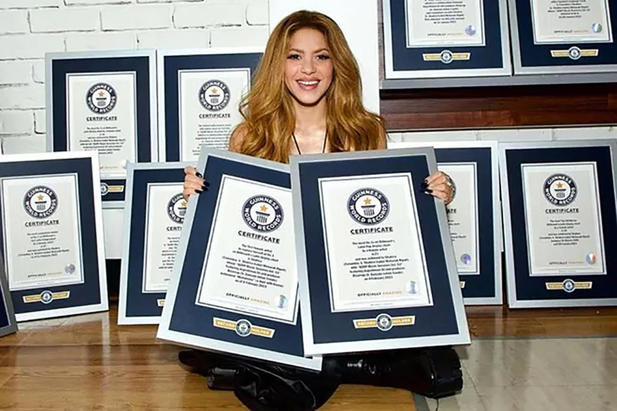Shakira –  Κατέρριψε 14 Ρεκόρ Γκίνες