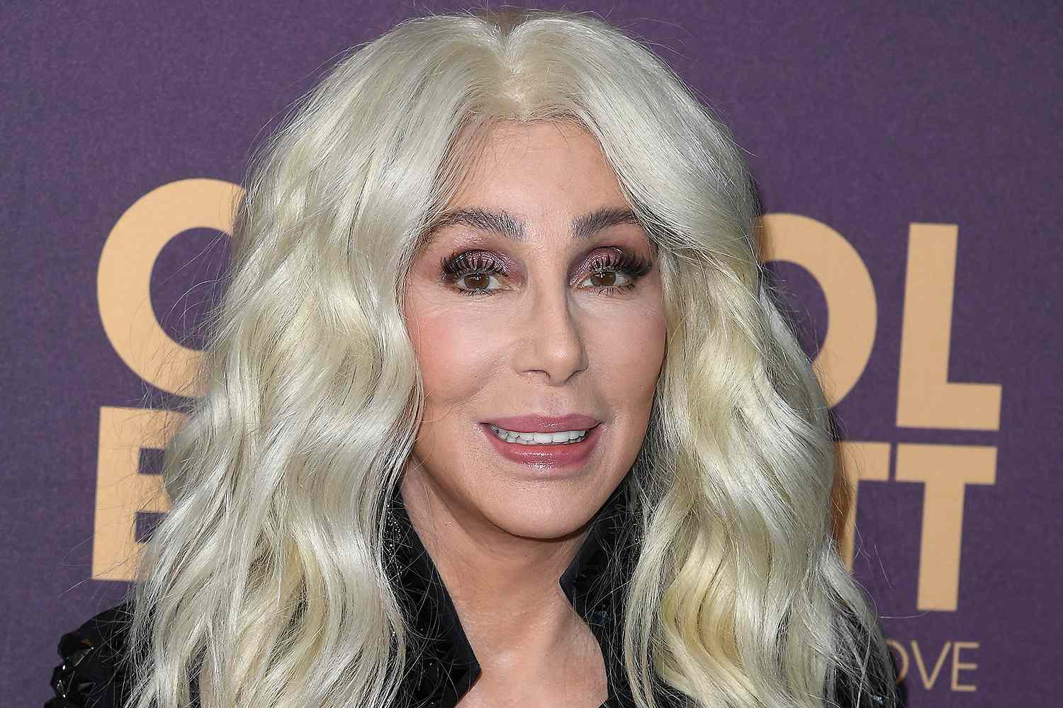 CHER: ΣΚΕΦΤΕΤΑΙ ΝΑ ΕΓΚΑΤΑΛΕΙΨΕΙ ΤΗΝ ΑΜΕΡΙΚΗ