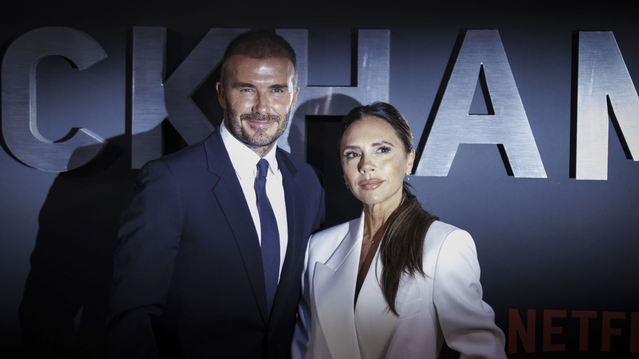 Ο David Beckham «τρολάρει» τη Victoria για τη «μεσαία τάξη» των γονιών της