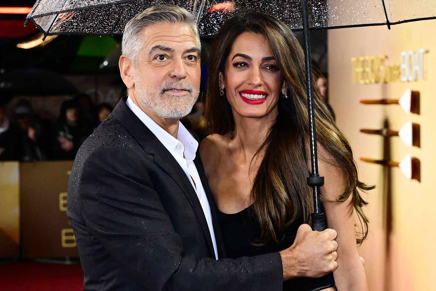 George Clooney: Η τρυφερή κίνηση προς την Amal στο κόκκινο χαλί