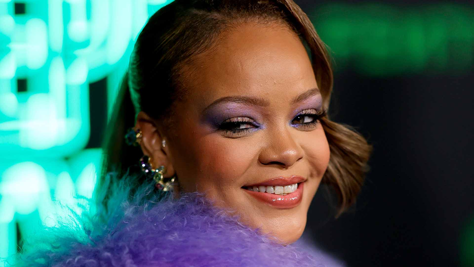 RIHANNA: Η ΖΩΗ ΜΕ ΤΡΙΑ ΑΓΟΡΙΑ ΣΤΟ ΙΔΙΟ ΣΠΙΤΙ