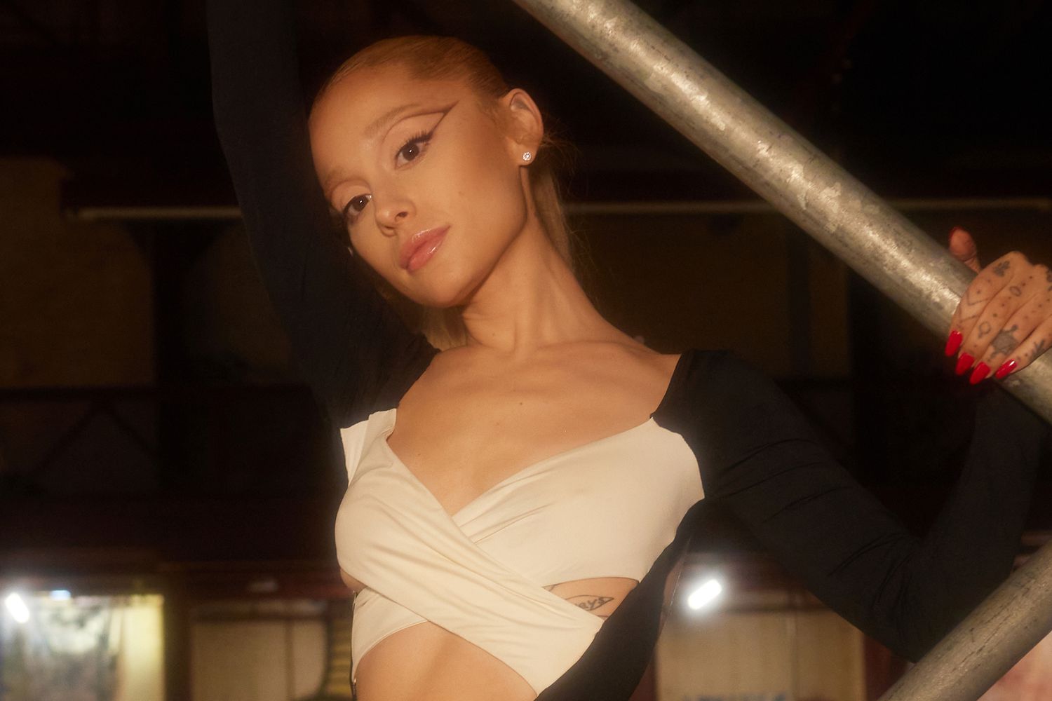 NO.1 ΣΤΟ BILLBOARD Η ARIANA GRANDE