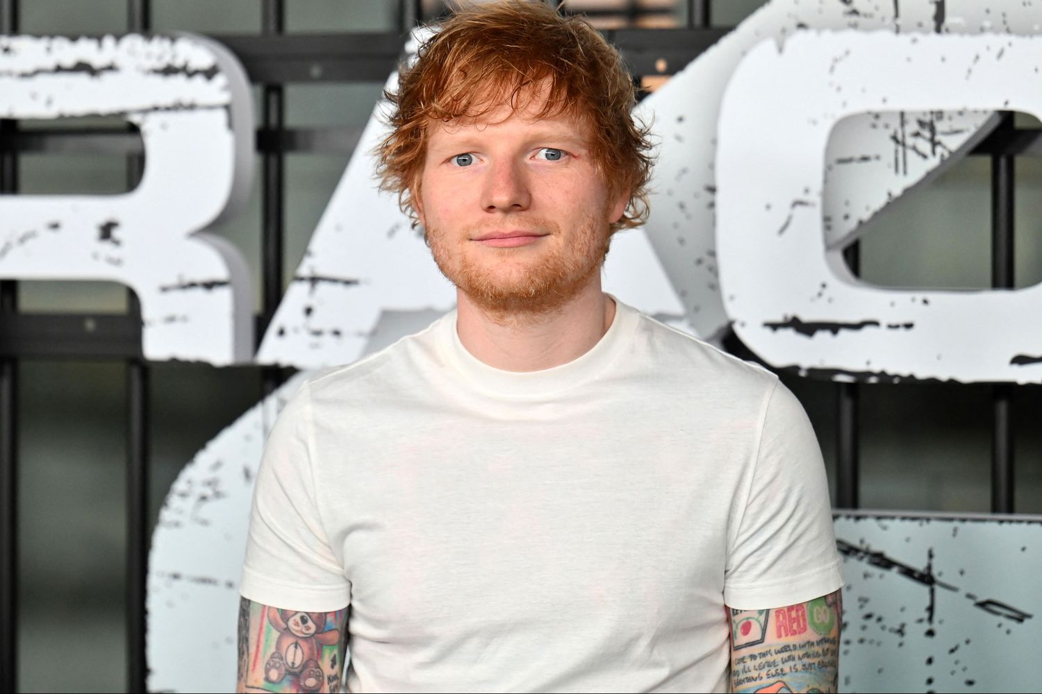 Ed Sheeran: Η τούμπα λίγο πριν βγει στη σκηνή