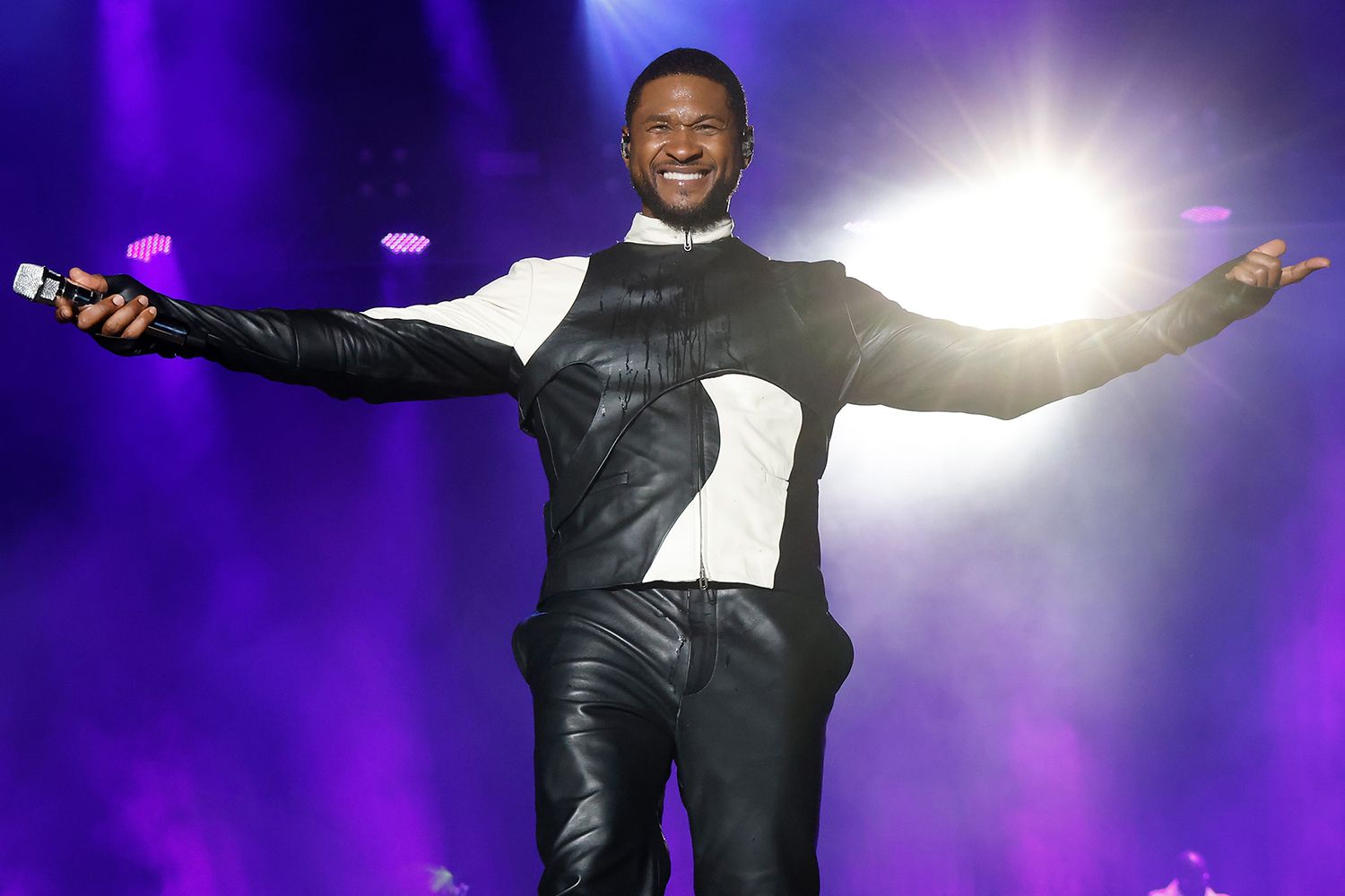 Usher: Επιβεβαίωσε guest εμφανίσεις για το Super Bowl Halftime Show