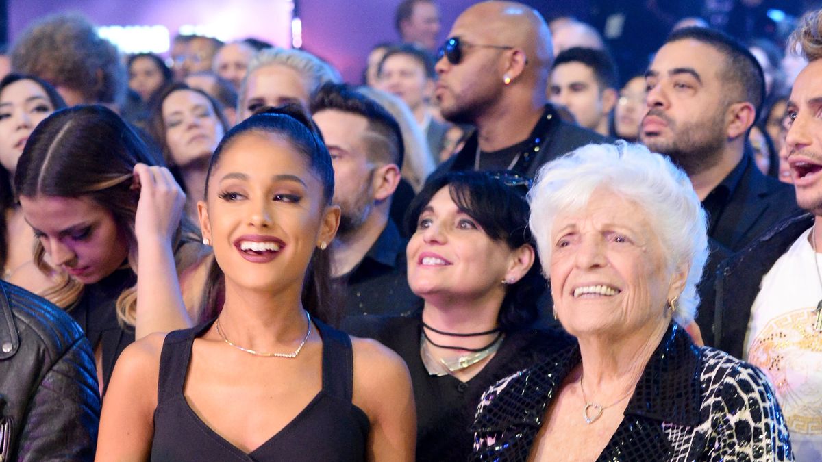 Ariana Grande: Η 98χρονη γιαγιά της σημείωσε ρεκόρ στο Billboard