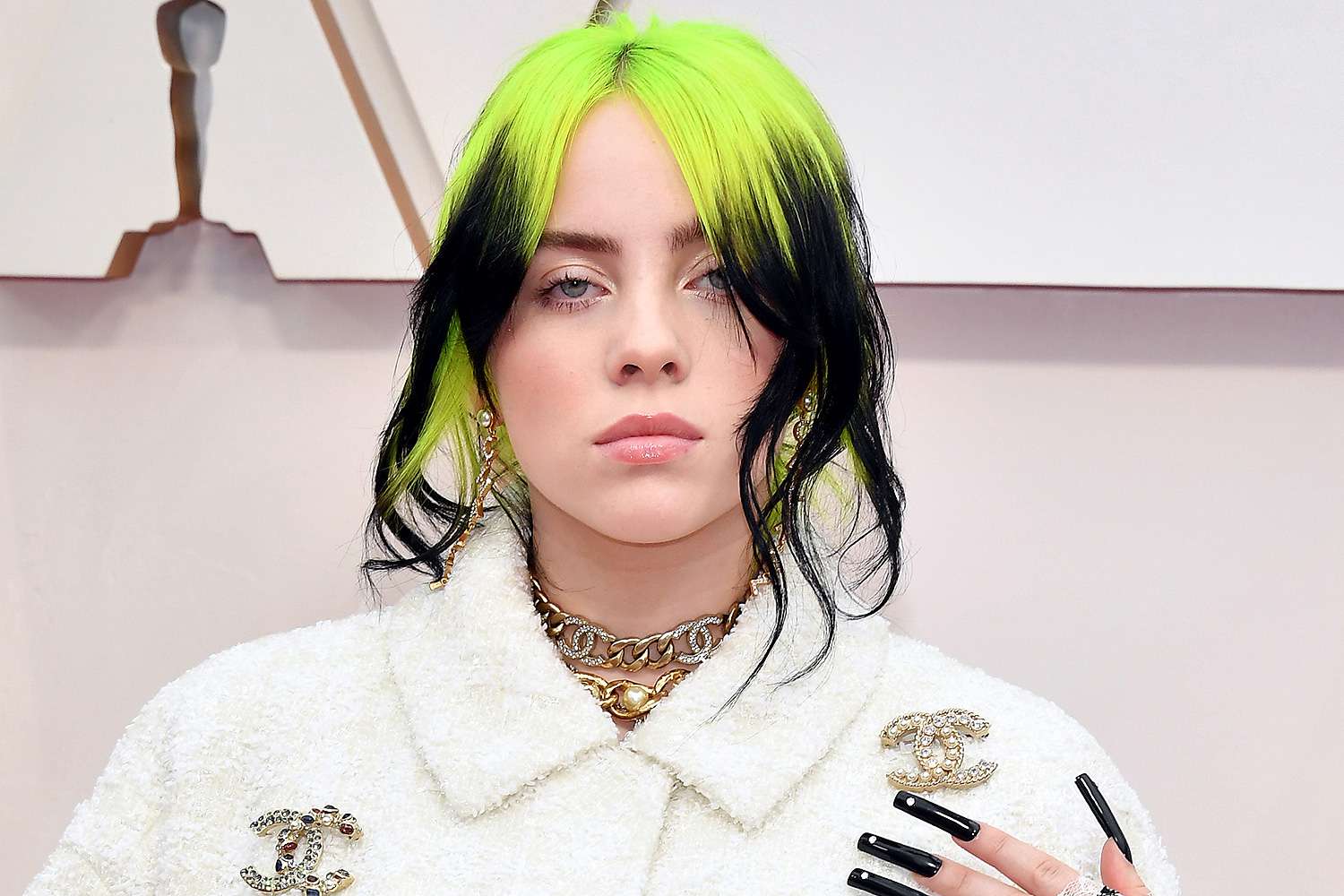 Billie Eilish: Χώρισε γιατί ονειρεύτηκε τον… Batman