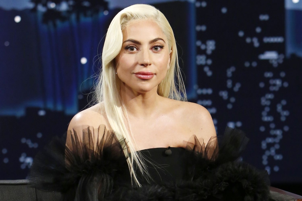 Lady Gaga: Βρίσκεται στο στούντιο και τιζάρει νέα μουσική