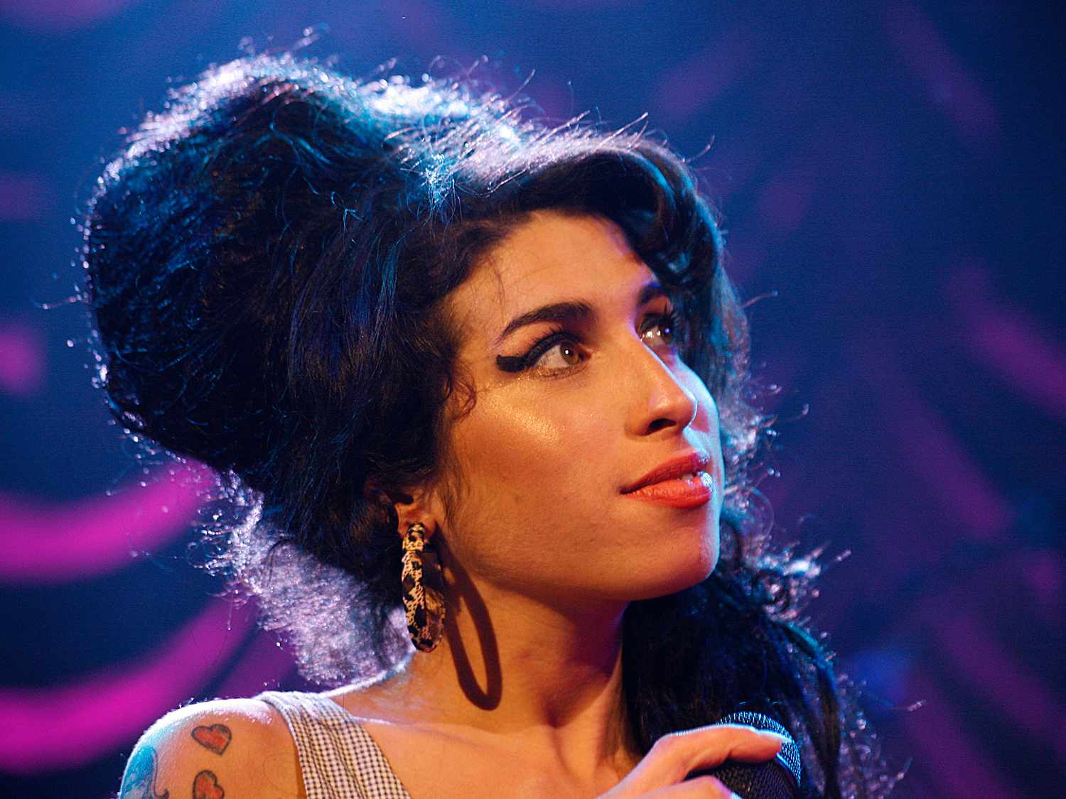 Amy Winehouse: Νέο βίντεο του “Tears Dry On Their Own” με εικόνες που δεν έχουμε ξαναδεί