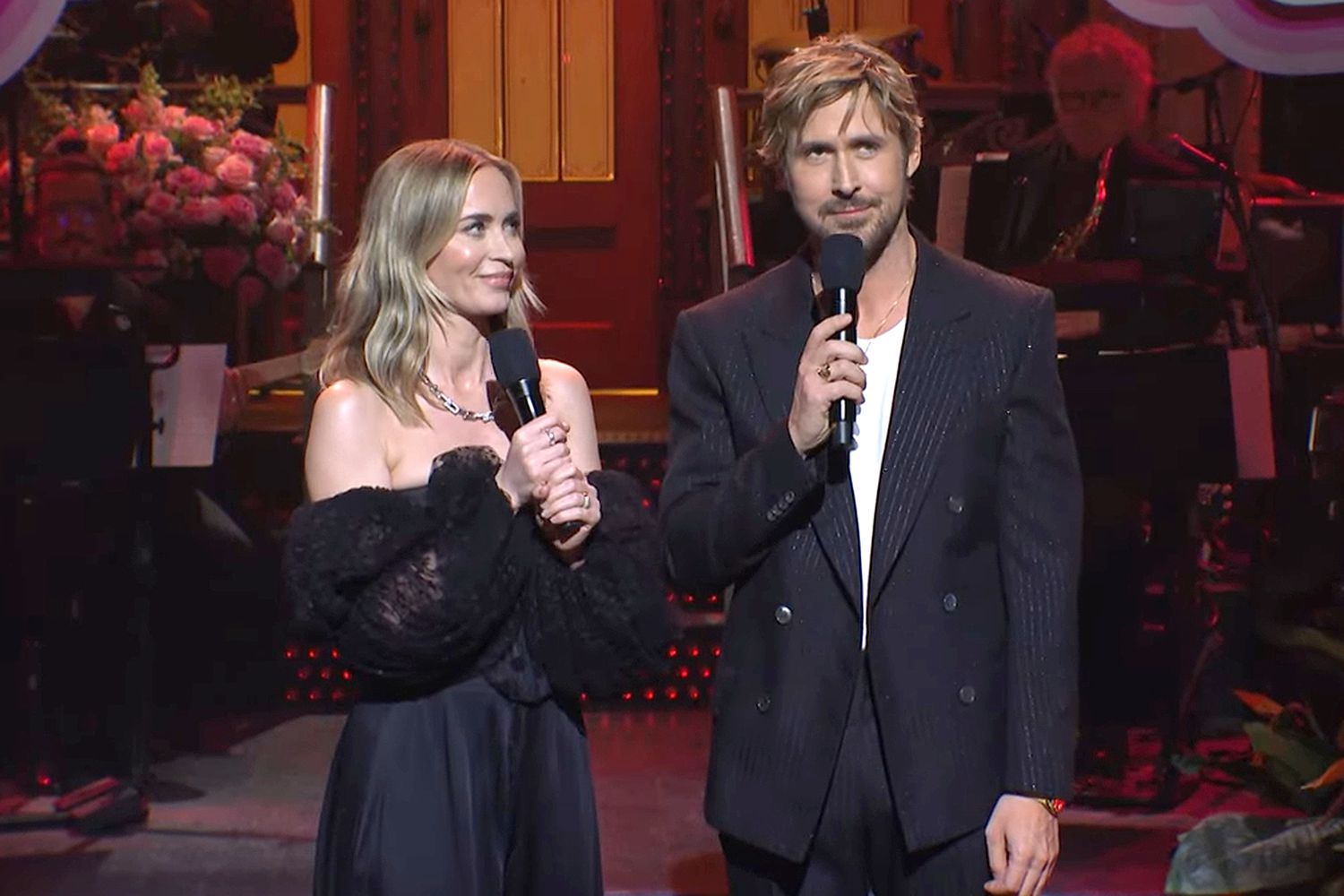 Ryan Gosling: Ο iconic μονόλογος στο “SNL” με έμπνευση τη “Barbie” και την Taylor Swift
