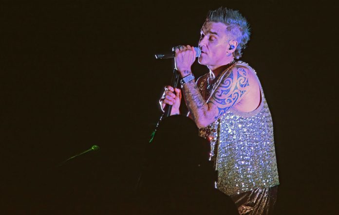 Robbie Williams: Έχει στη φαρέτρα του μπόλικα νέα τραγούδια