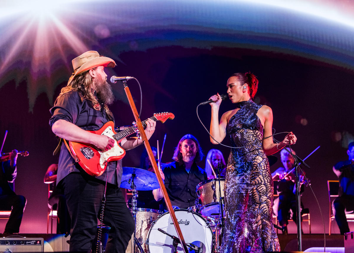 Dua Lipa: Κυκλοφόρησε επίσημα η συνεργασία της με τον Chris Stapleton