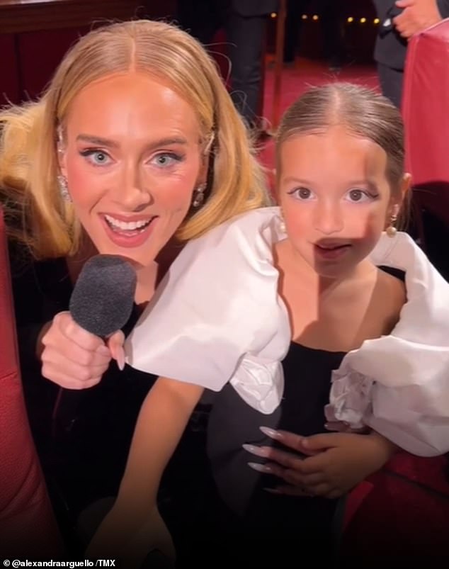 Adele: Είχε την πιο cute συνάντηση με μικρή της θαυμάστρια