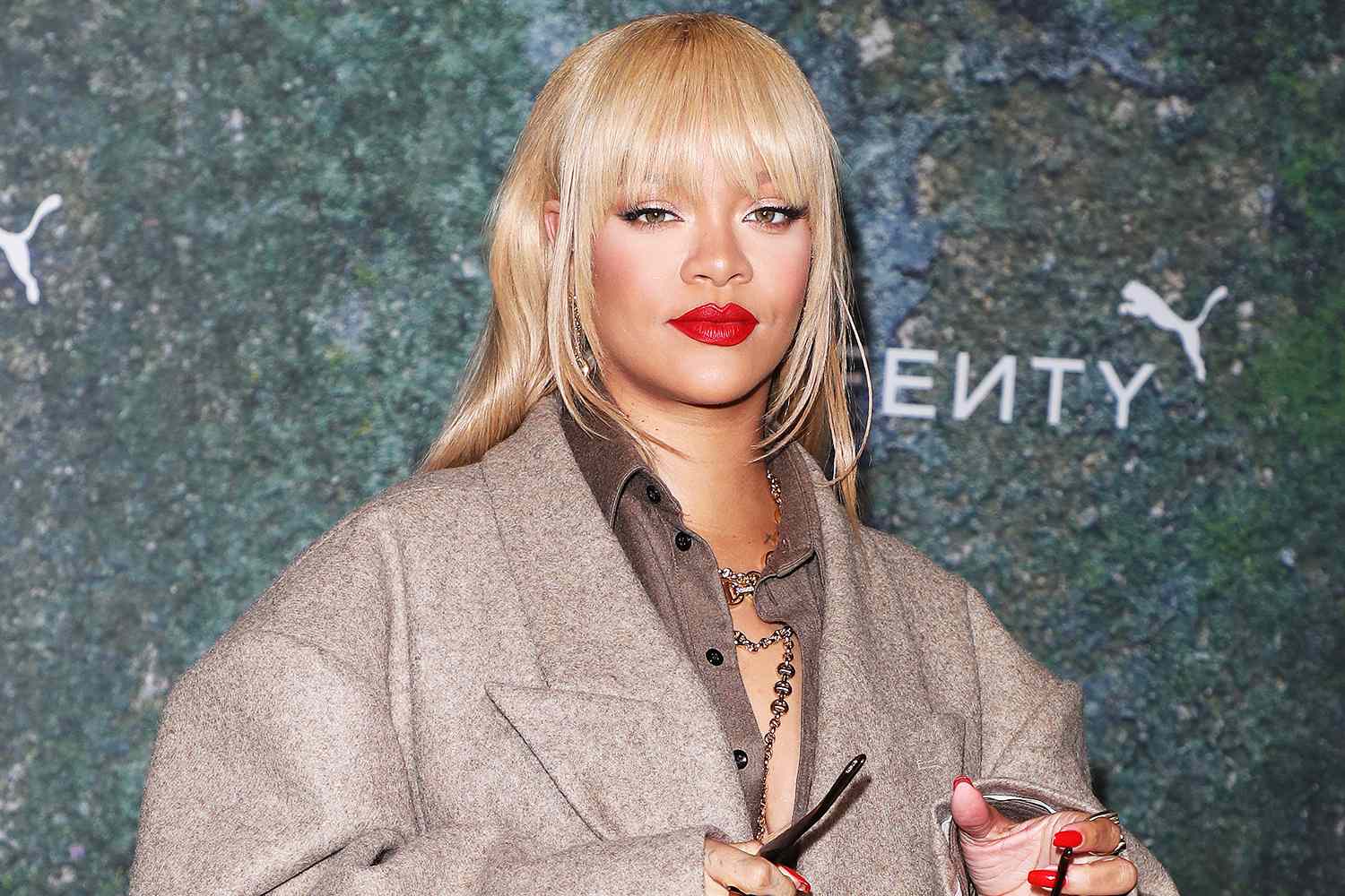 Rihanna: Εμφάνιση στη Νέα Υόρκη με το φυσικό της hair look