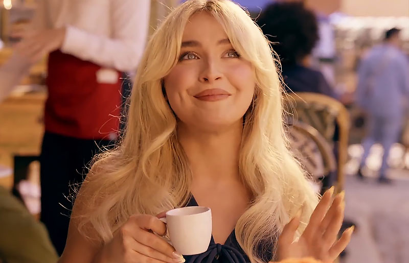 Sabrina Carpenter: “Μεθυσμένη” από εσπρέσο σε πρόμο για τους Ολυμπιακούς Αγώνες