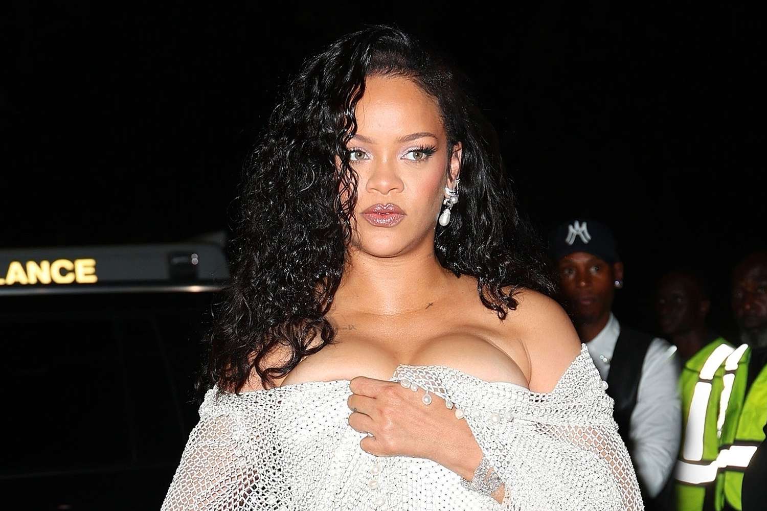 Rihanna: Η εκθαμβωτική εμφάνιση στην Εβδομάδα Μόδας της Νέας Υόρκης