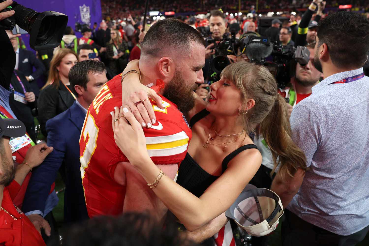 Taylor Swift: Η μαμά του Travis Kelce εξηγεί γιατί είναι το ιδανικό ταίρι για εκείνη