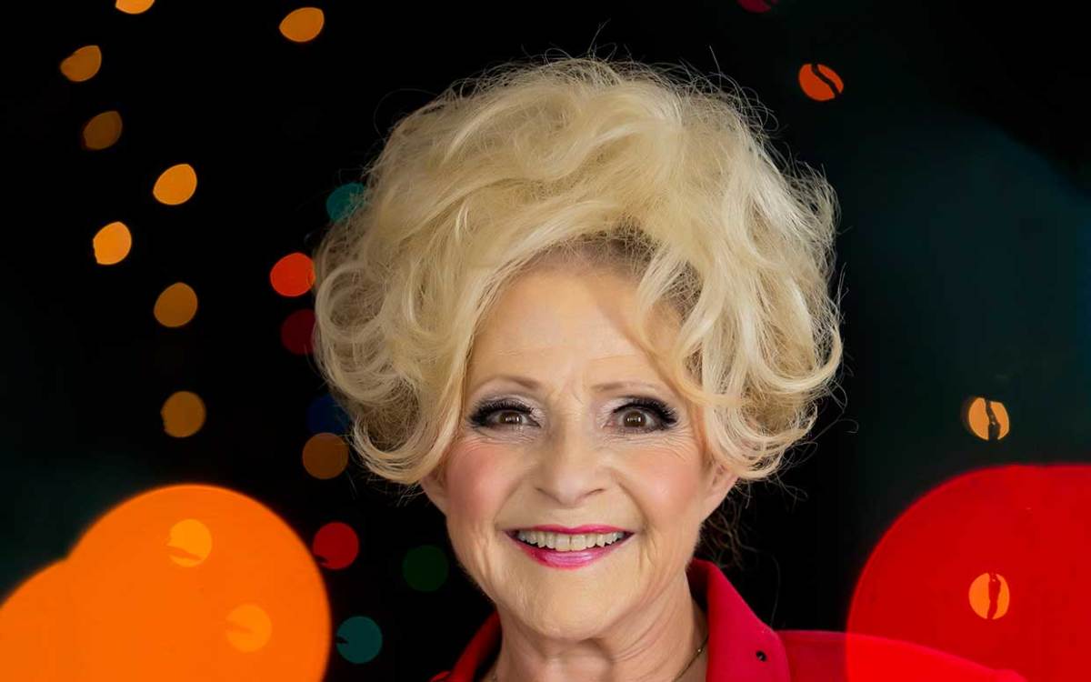 Brenda Lee: Ξεπέρασε 1 δις streams με το “Rockin’ Around the Christmas Tree”