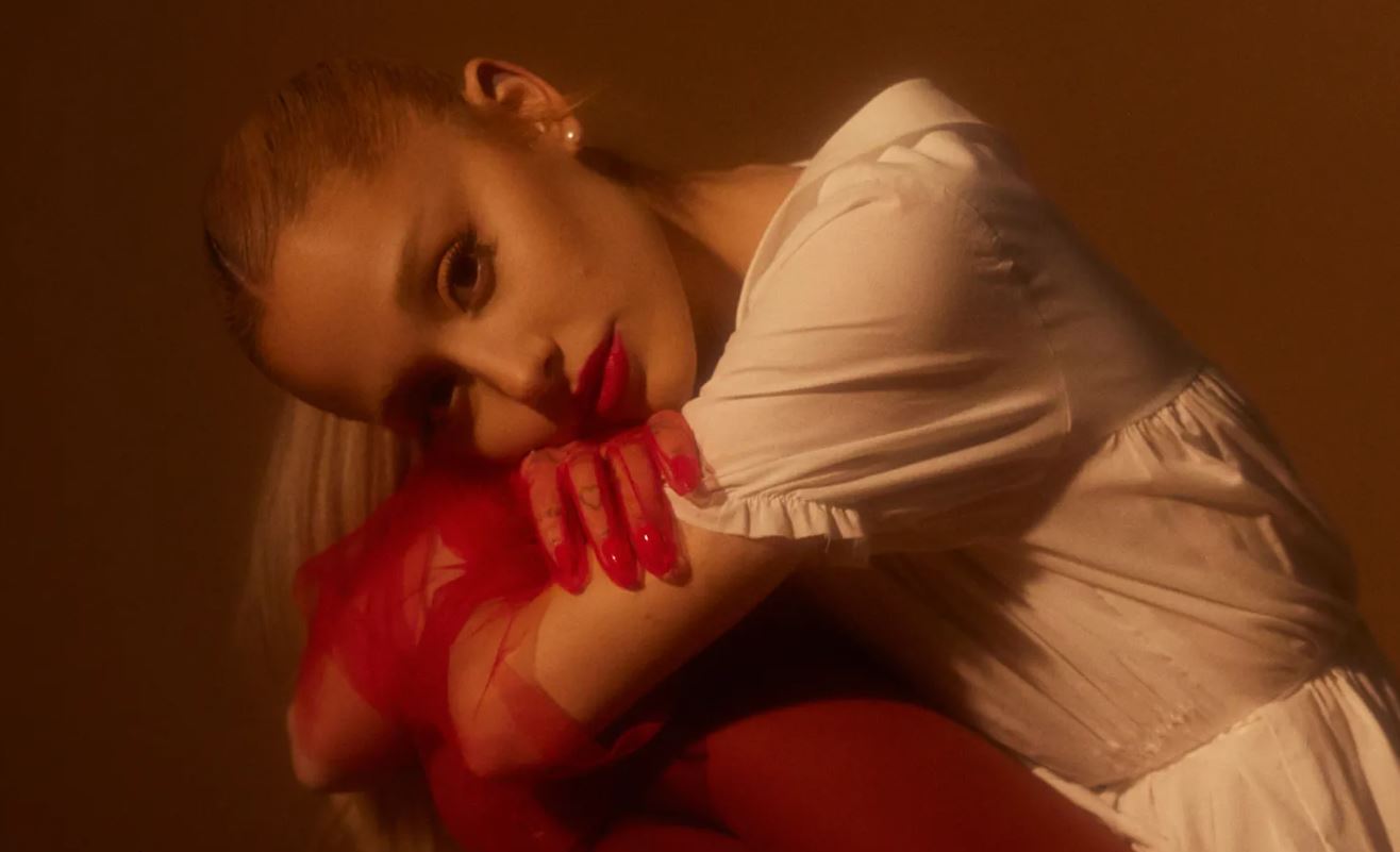 ARIANA GRANDE: 5 δισεκατομμύρια streams στο Spotify για το Eternal Sunshine