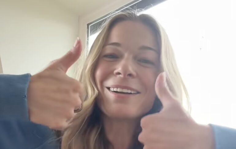 LeAnn Rimes: Έφυγε τρέχοντας από τη σκηνή συναυλίας γιατί της… έπεσαν τα δόντια