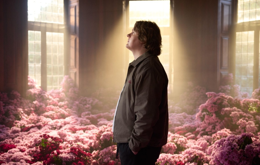 Ακούστε το νέο single «Survive» του Lewis Capaldi