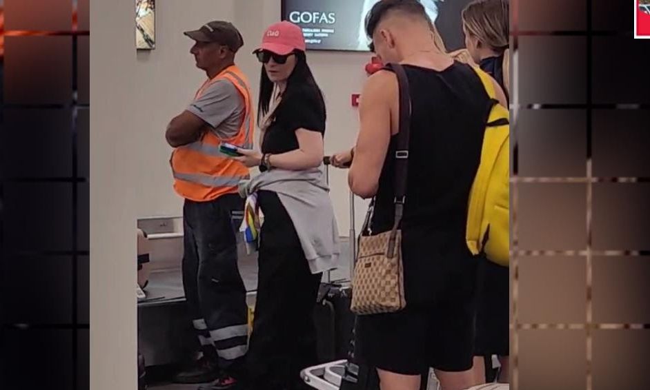 Laura Pausini: Η διάσημη Ιταλίδα τραγουδίστρια στη Μύκονο