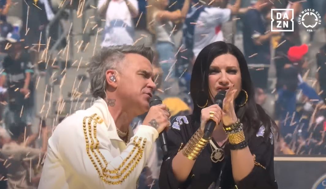 Ο Robbie Williams τραγουδα τον πρώτο επίσημο ύμνο της FIFA, με τον τίτλο «Desire»