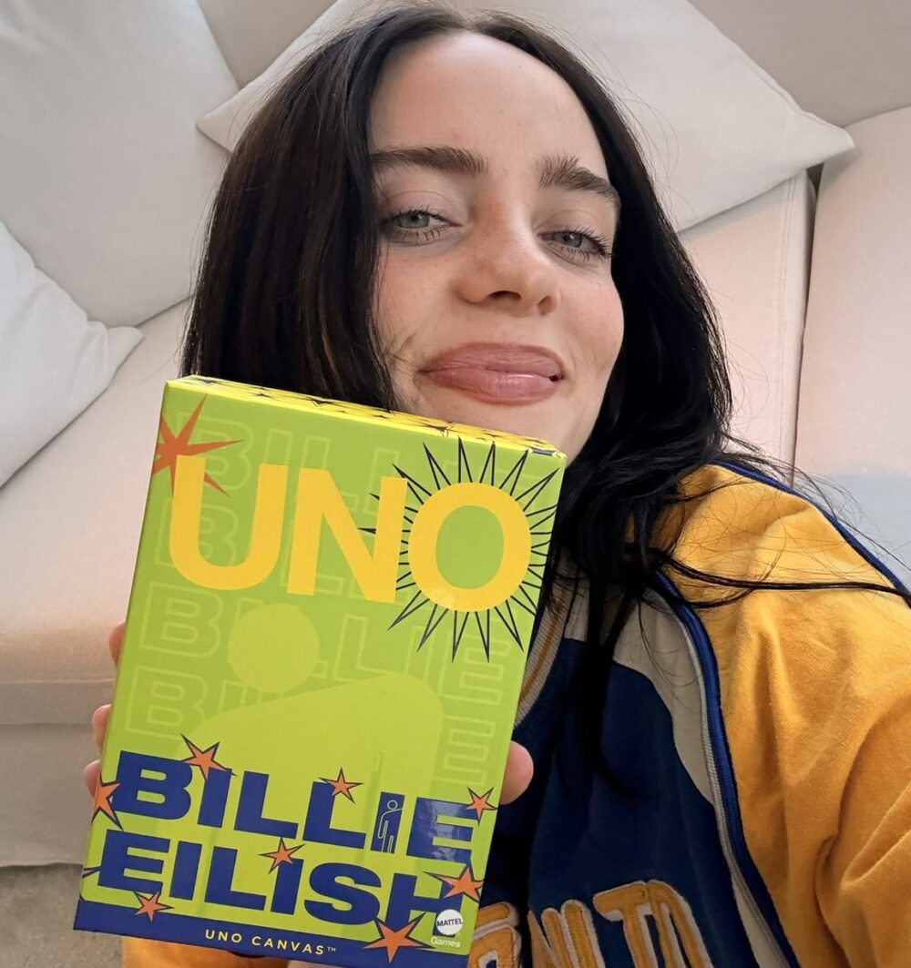 Η Billie Eilish κυκλοφορεί δική της τράπουλα UNO