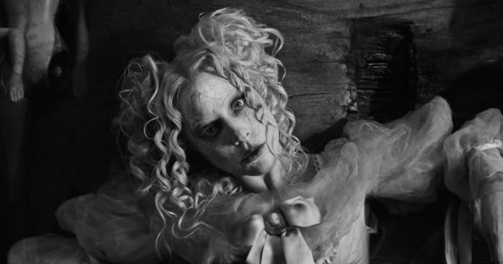 LADY GAGA Κυκλοφορεί το The Dead Dance!