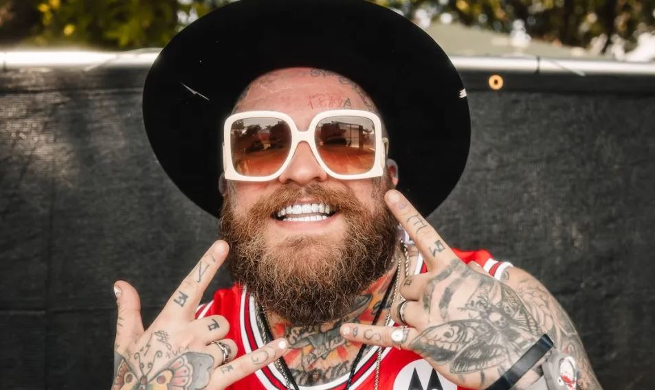 Ο Teddy Swims χρησιμοποιεί τεχνητή νοημοσύνη για να δημιουργεί μουσική