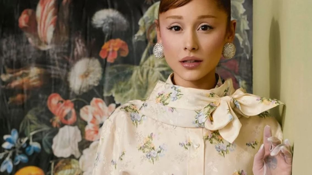 Έχει η Arianna Grande 6 δάχτυλα;