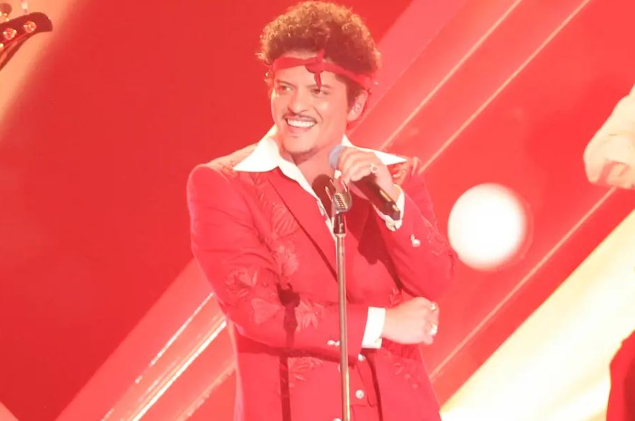 Το «I Just Might» του Bruno Mars κατακτά το Rhythmic Airplay Chart