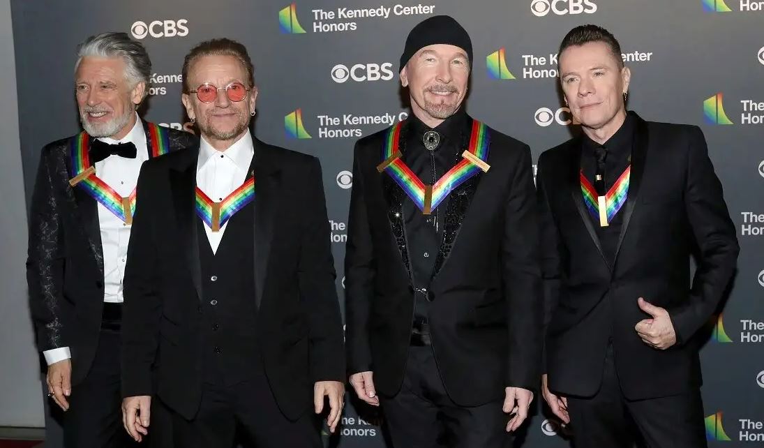 Οι U2 κυκλοφορούν νέα τραγούδια με συμμετοχή από τον Ed Sheeran