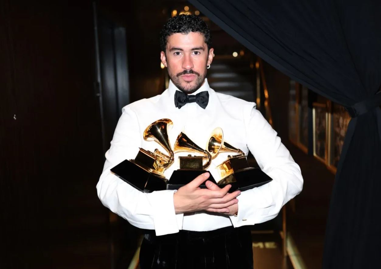 Ο Bad Bunny γράφει ξανά ιστορία μετά την ρεκόρ εμφάνισή του στο Super Bowl