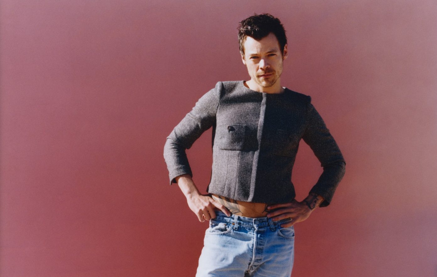 Ο Harry Styles λέει ότι το «American Girls» αναφέρεται στο να βλέπει τους φίλους του να παντρεύονται.