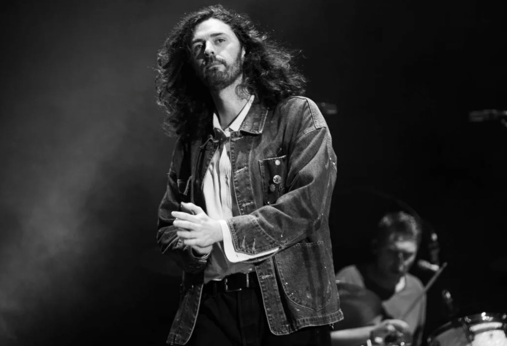 Ο Hozier γιορτάζει τα 36α γενέθλιά του με 2 δισεκατομμυρία streams