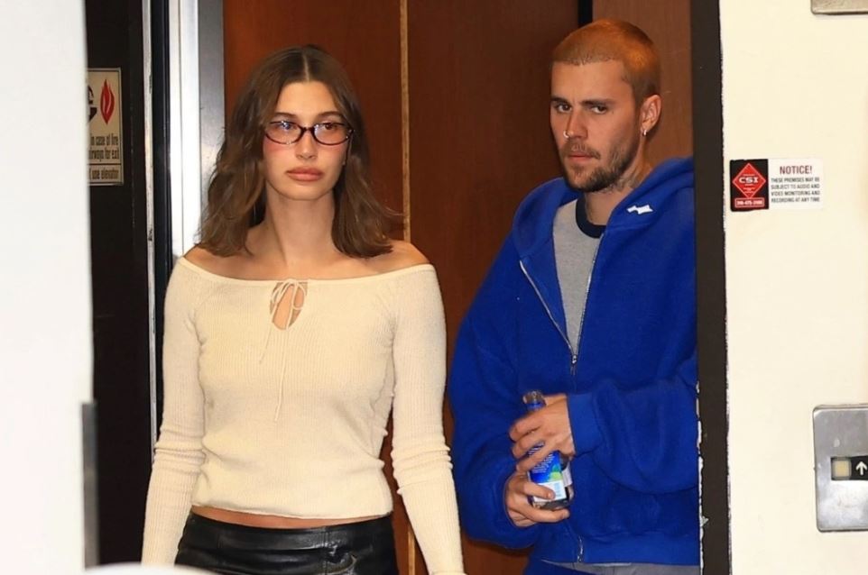 Εκνευρισμένος o Justin Bieber πέταξε μπουκάλι νερού σε παπαράτσι