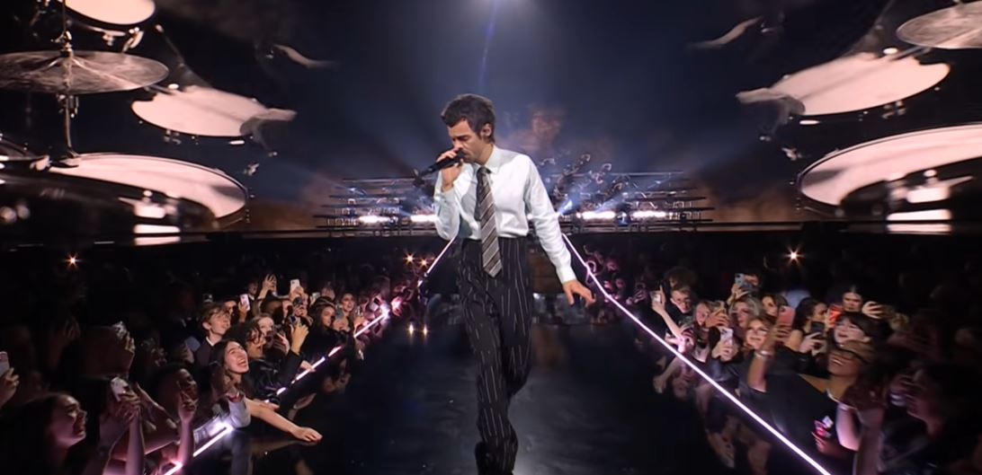 Ο Harry Styles επέστρεψε θριαμβευτικά στη σκηνή στα Brit Awards 2026
