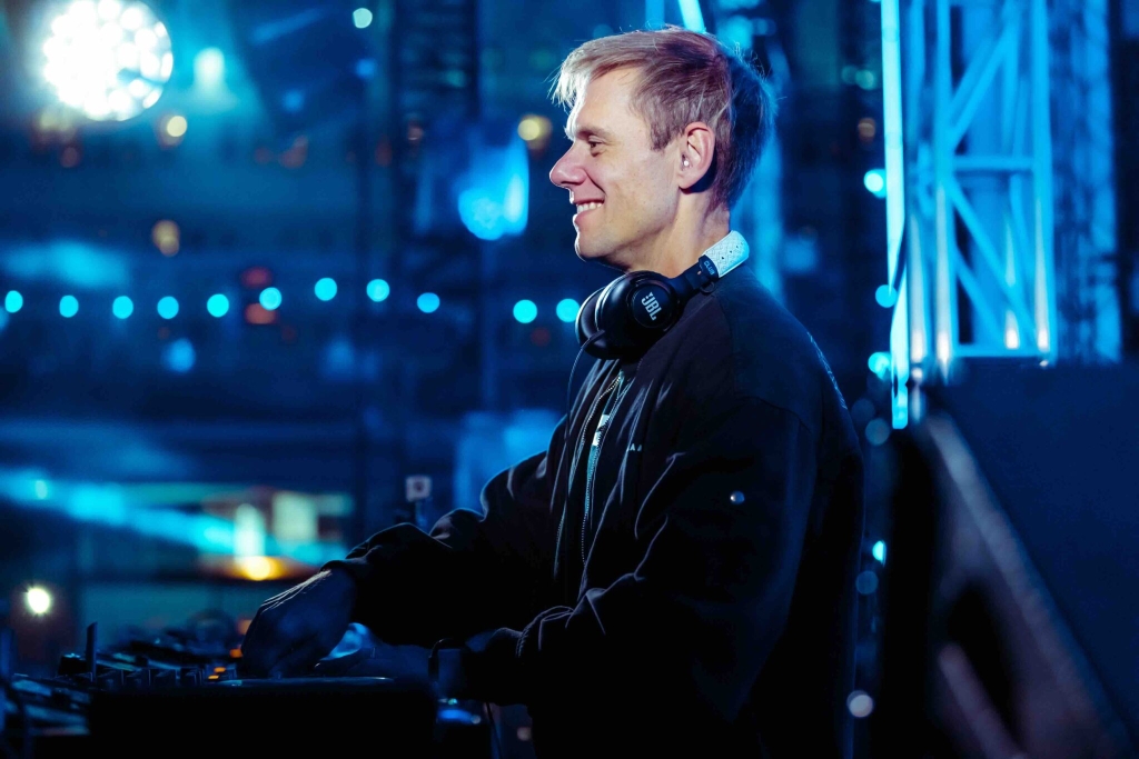 Ο Armin van Buuren και η Apple Music μιλούν για το μέλλον της dance μουσικής