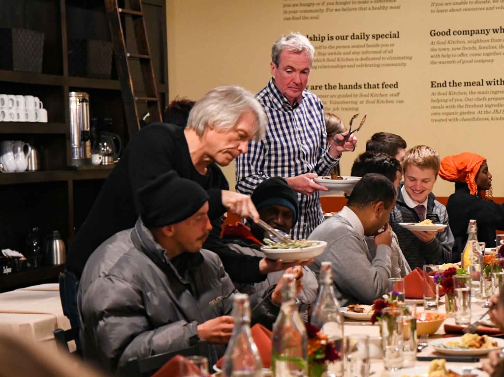 Τιμητική διάκριση για το φιλανθρωπικό του έργο έλαβε ο Jon Bon Jovi