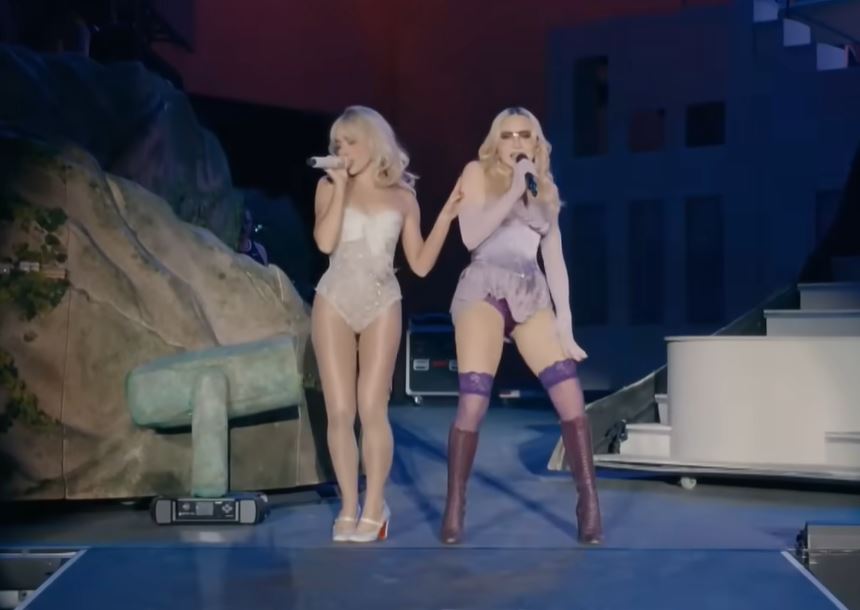Madonna και Sabrina Carpenter μαζί στη σκηνή του Coachella