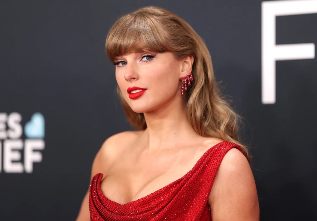 Θαυμαστής της Taylor Swift προσπαθεί να πουλήσει χρησιμοποιημένους φακούς επαφής για 10.000 δολάρια